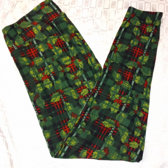 LuLaRoe Holiday leggings with Holly Berries TC2 - Picture 1 of 3